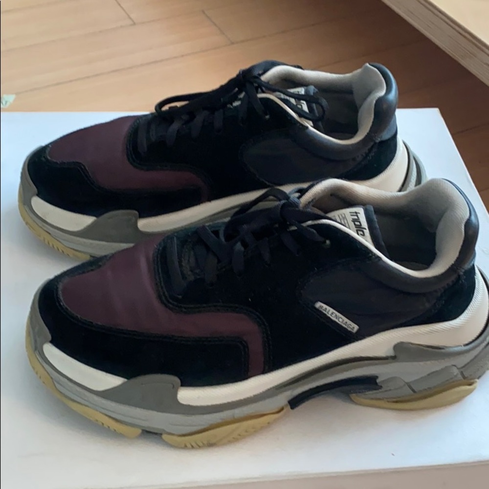 This are the balenciaga triple s sneakers